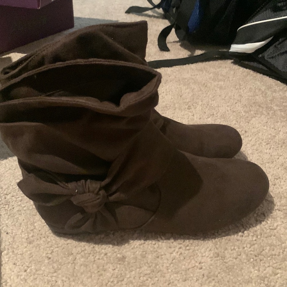 Brown size 6.5 rampage boots